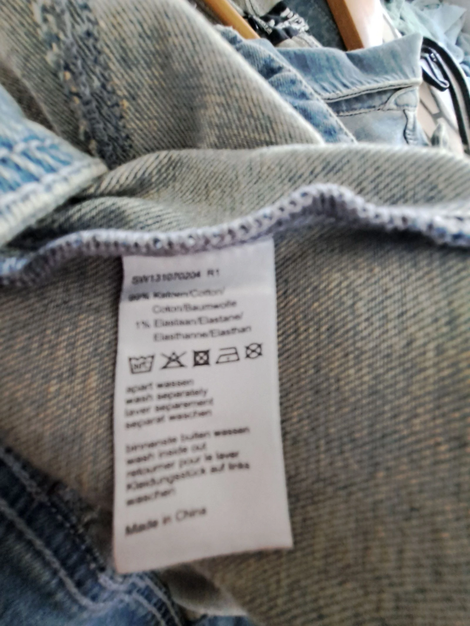 Jaqueta de Jeans Splinternieuw com studs (etiqueta de preço ainda está presa) – photo 6